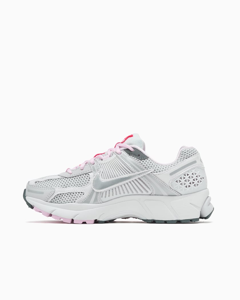 スニーカー Nike SS25 ZOOM VOMERO 5 (FN3695 001) Nike Women's Zoom Vomero 5 White FN3695-001 | FOOTDISTRICT