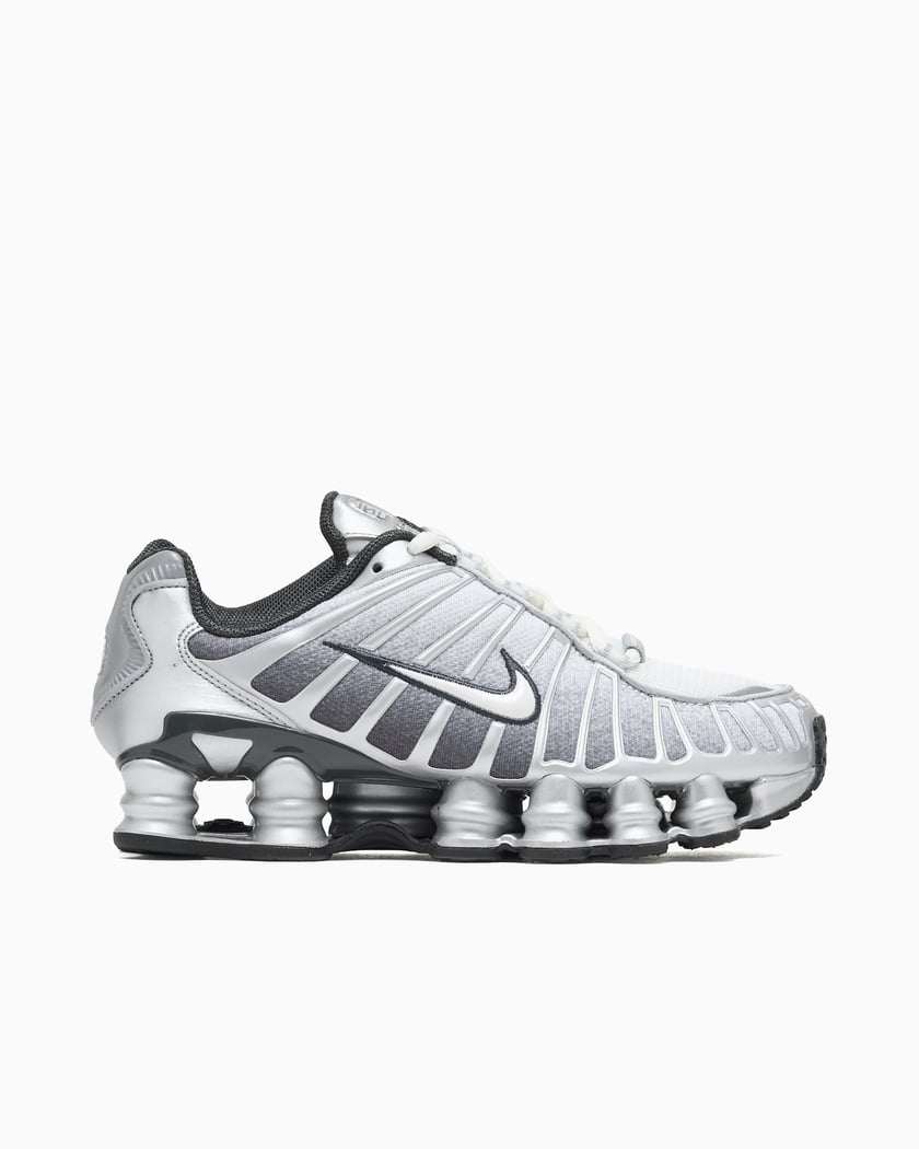Nike Shox TL Silver colored IH4466-095 | FOOTDISTRICT