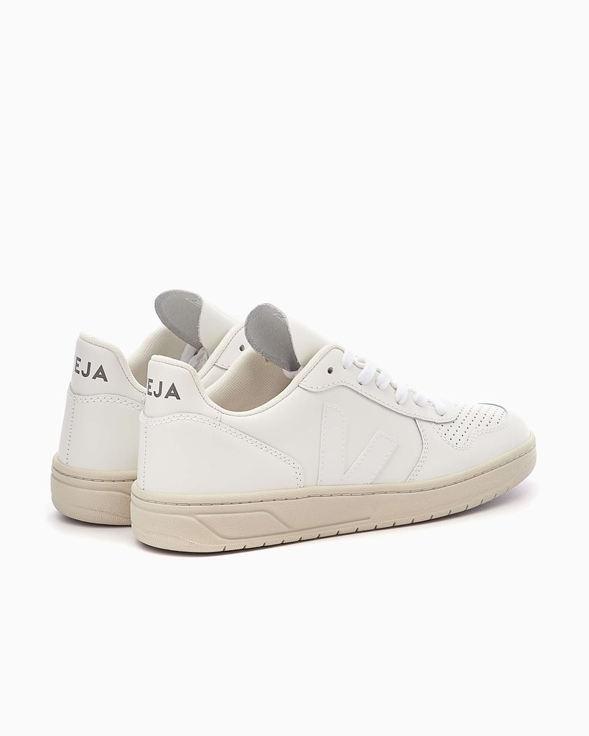 Veja v10 white clearance