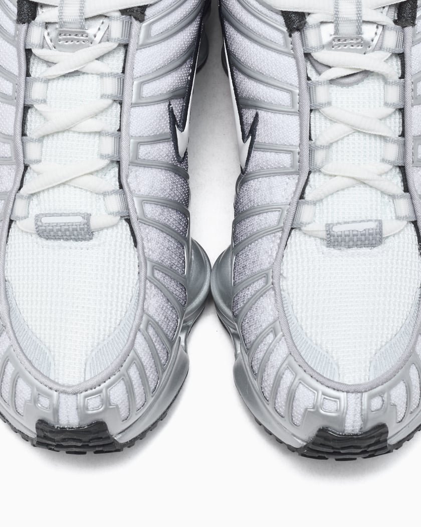 Nike Shox TL Silver colored IH4466-095 | FOOTDISTRICT
