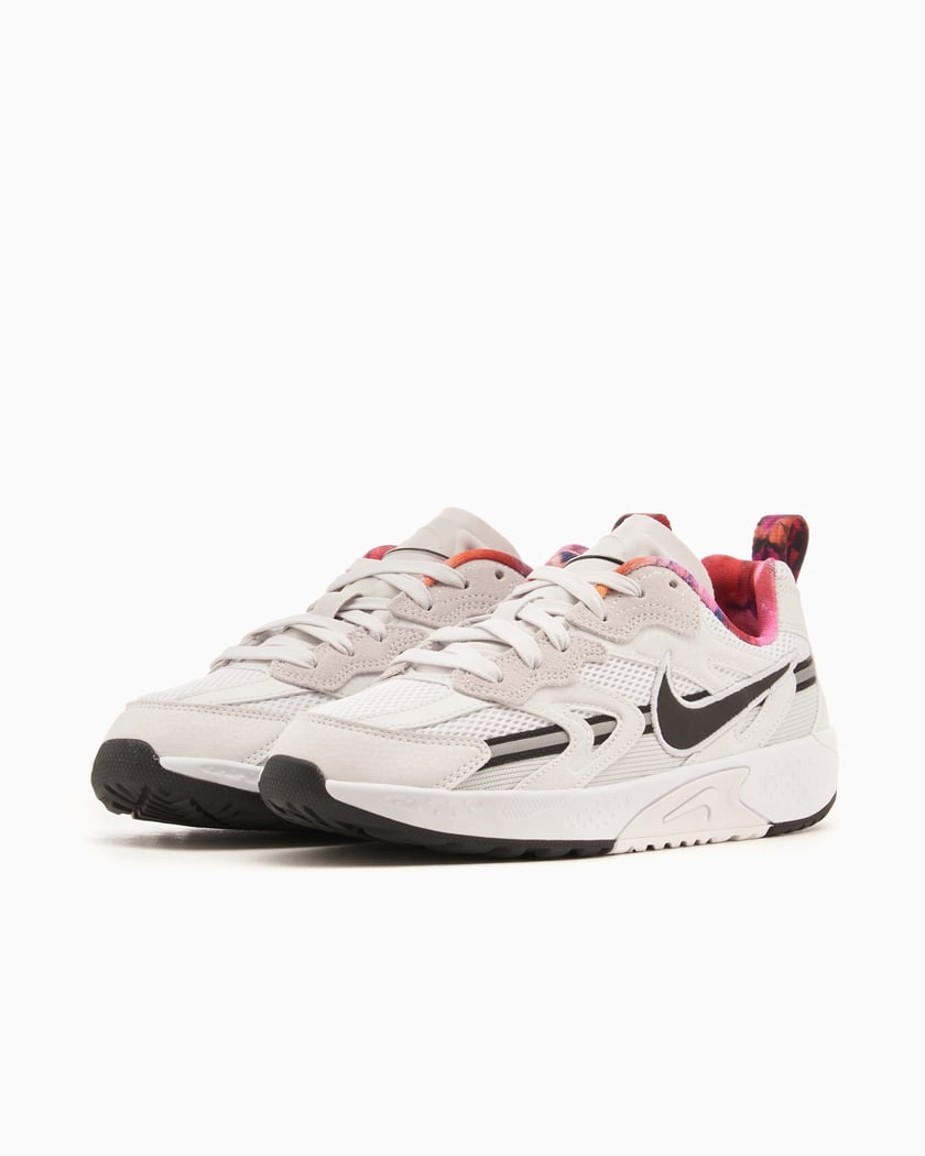 スーパーセール期間限定 Nike x Futura Women's JAM Train Electric  靴