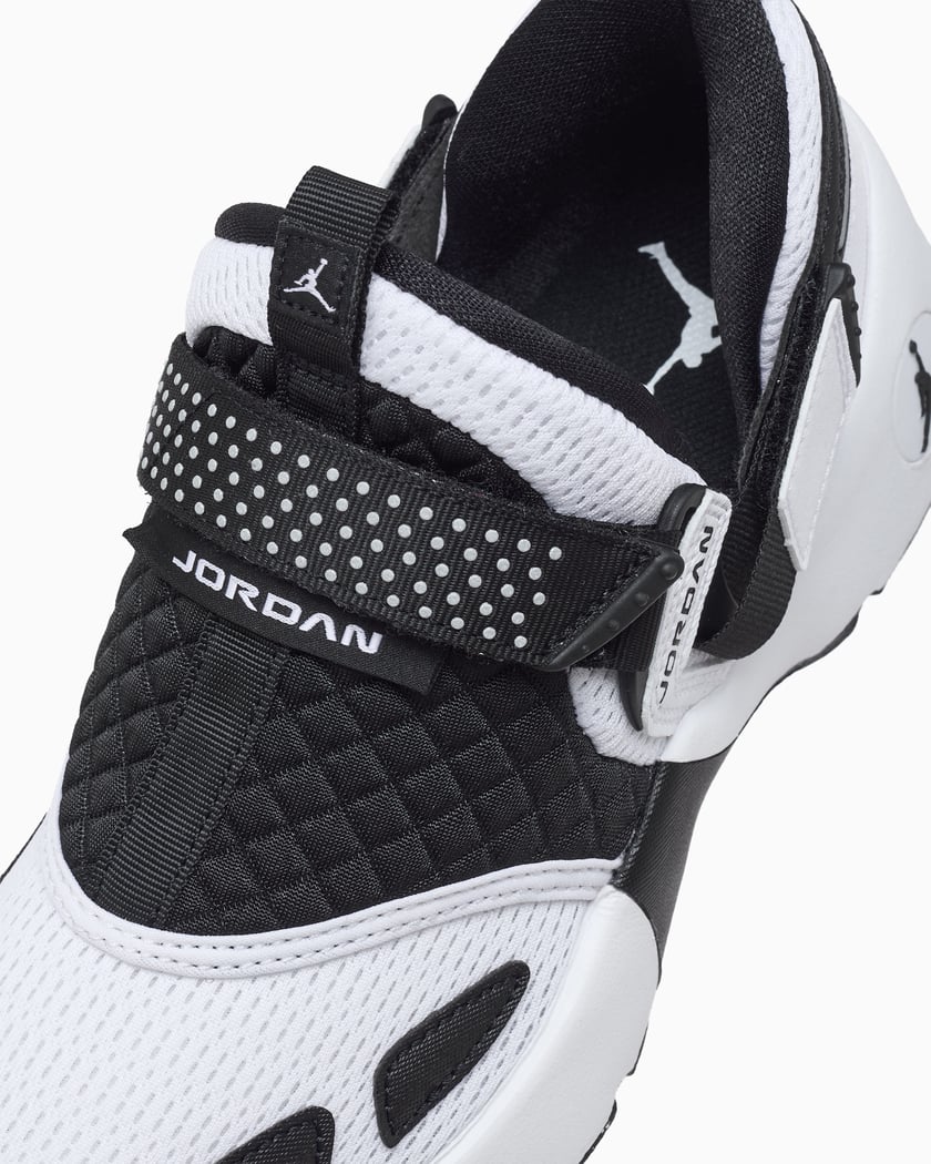 jordan trunner black and white