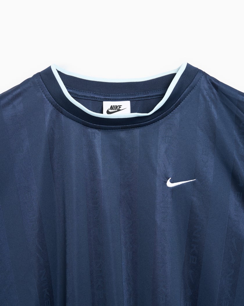 Navy blue nike shirt women's shop