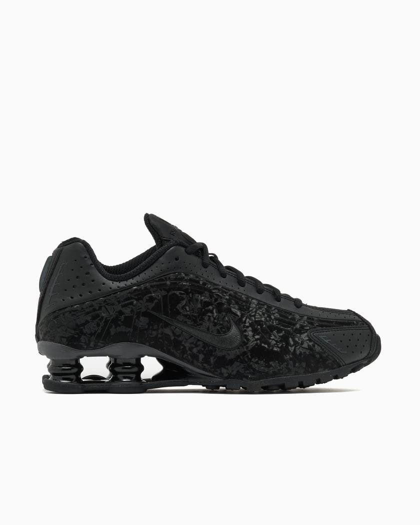 セブンイレブン 冬ギフト 2024 Nike Women's Shox R4 Black HV0934-002 | FOOTDISTRICT 靴