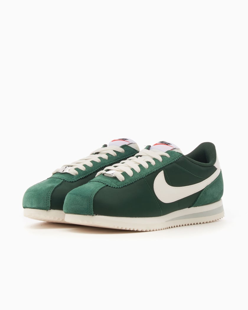 Nike cortez verte store
