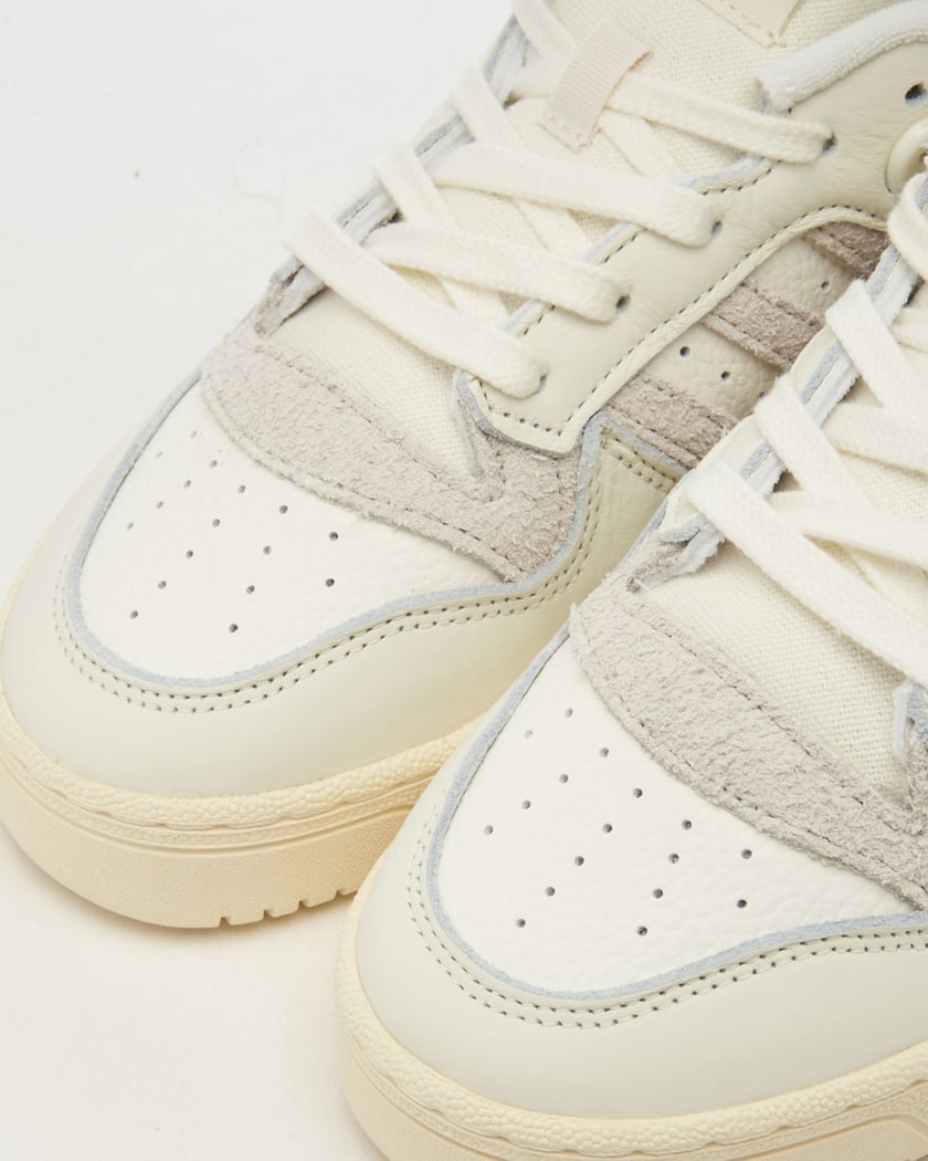 Zapatillas adidas con rayas 2025 de colores