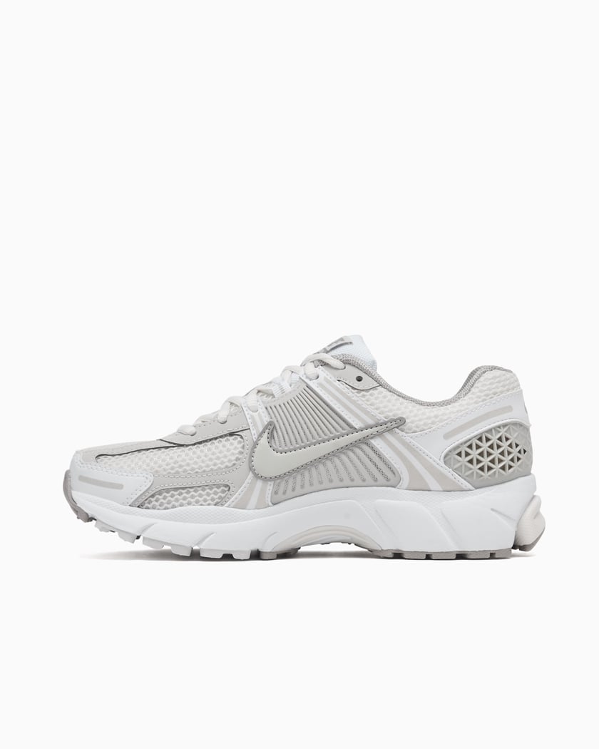 Nike Women's Zoom Vomero 5 White FJ2028-107 | FOOTDISTRICT