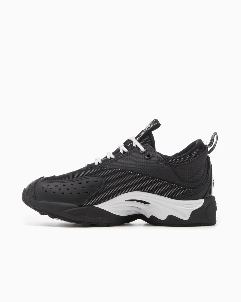 Black and white zooms online