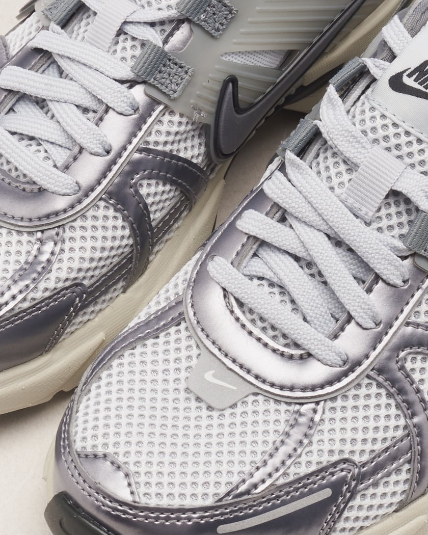 Nike Women's V2k Run Silver colored FD0736-003 | FOOTDISTRICT Nike Women's V2k Run Silver colored FD0736-003 | FOOTDISTRICT