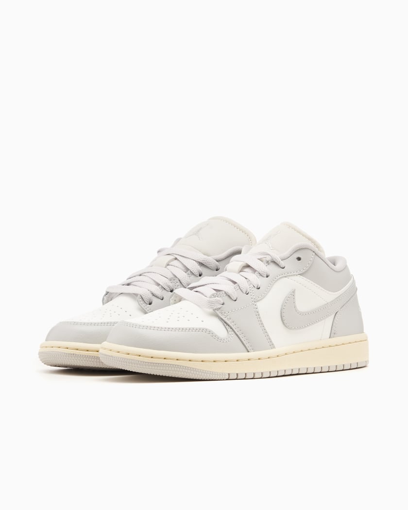 Air Jordan Women s 1 Low Gris DC0774 103 FOOTDISTRICT