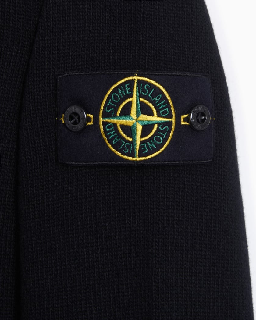 Stone Island Logo Men s Sweater Noir 8115508A3 A0029 FOOTDISTRICT