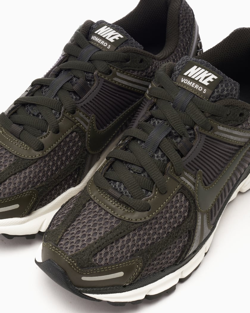 Black and green womens nike shoes on sale