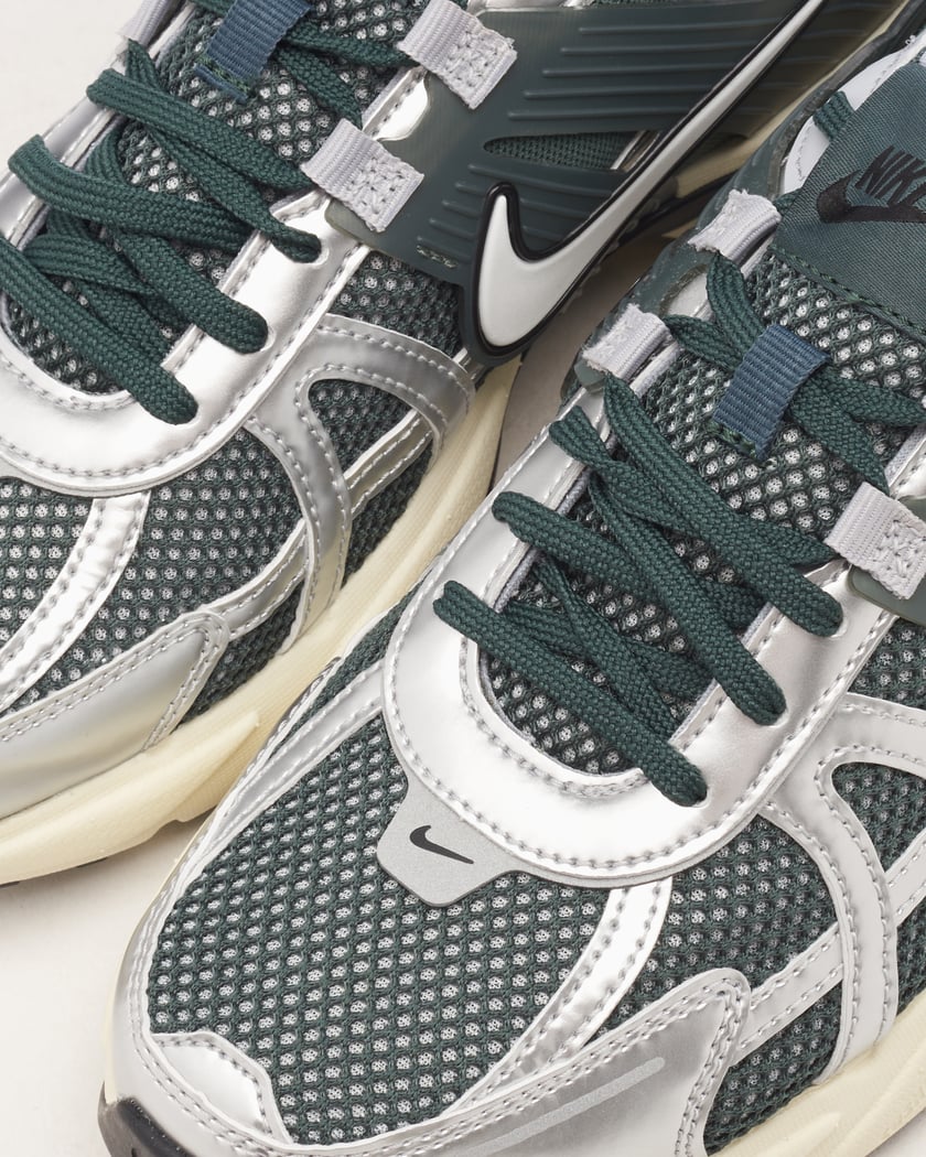 Nike V2K Run Verde HJ4497 300 FOOTDISTRICT
