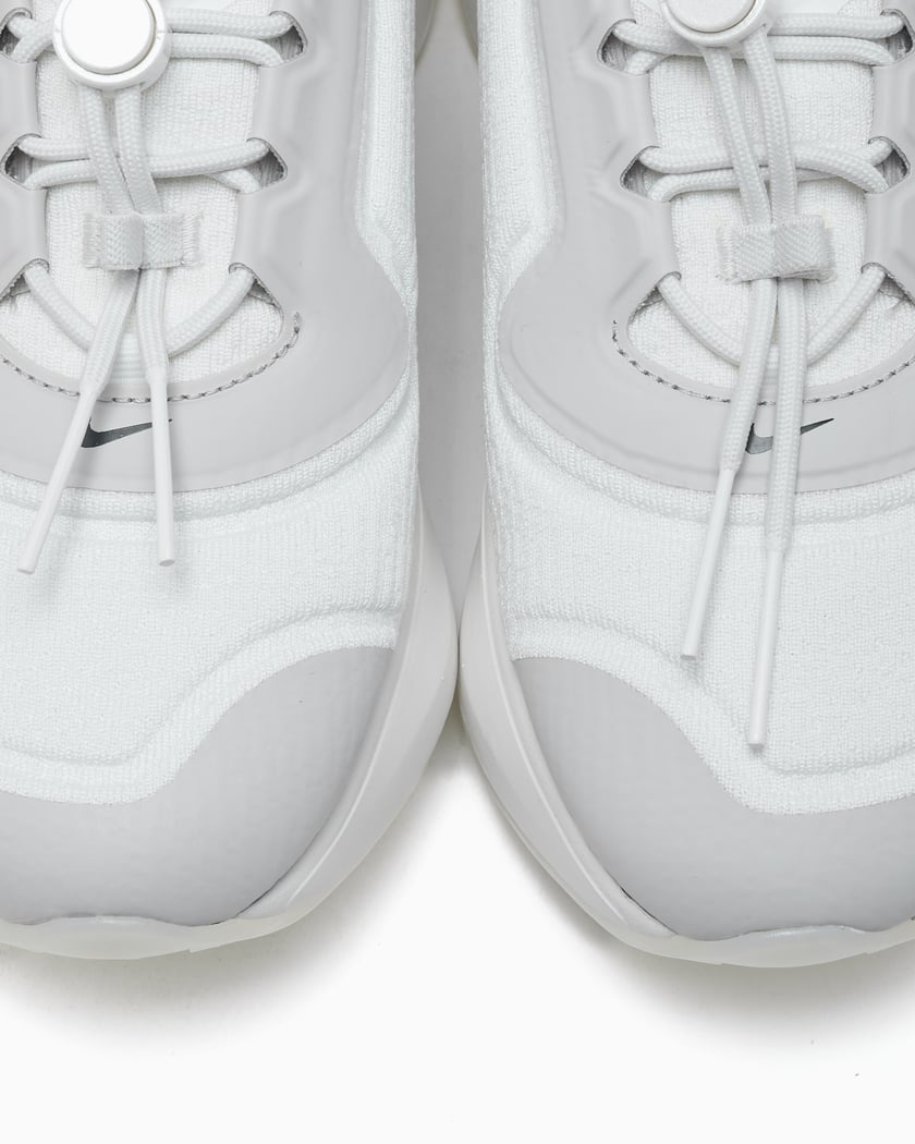 nike women's shoes thick sole