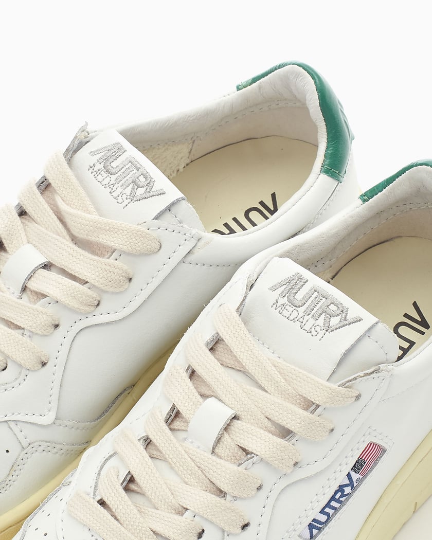 Autry Women's Medalist Low Leather White AULWLL20 | FOOTDISTRICT