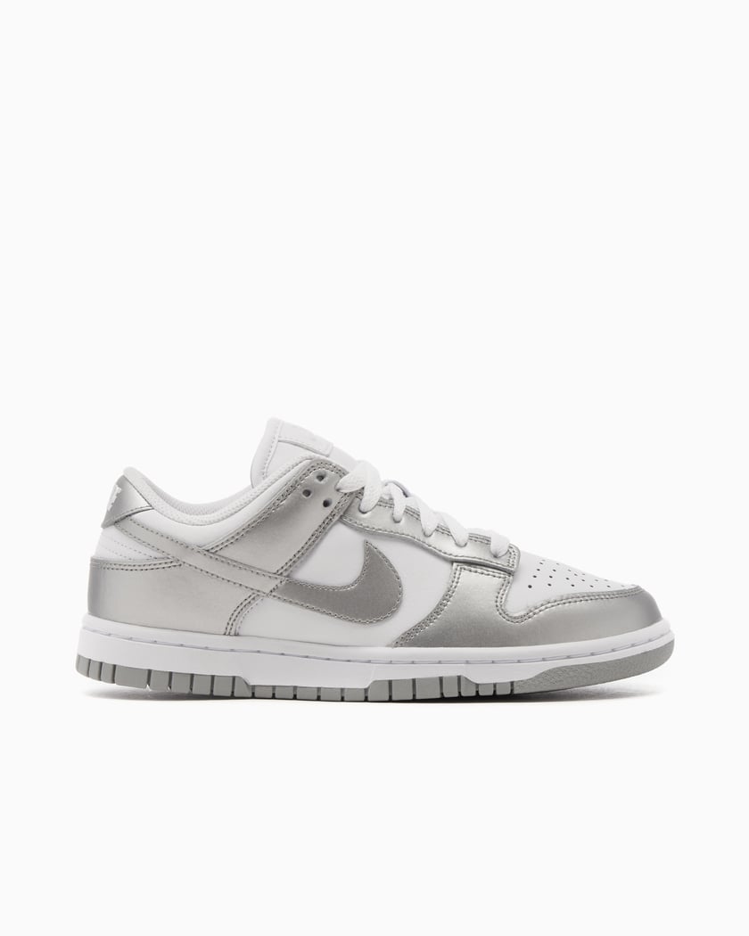Nike Women s Dunk Low Metallic Silver Grigio Bianco FV1311 100 FOOTDISTRICT