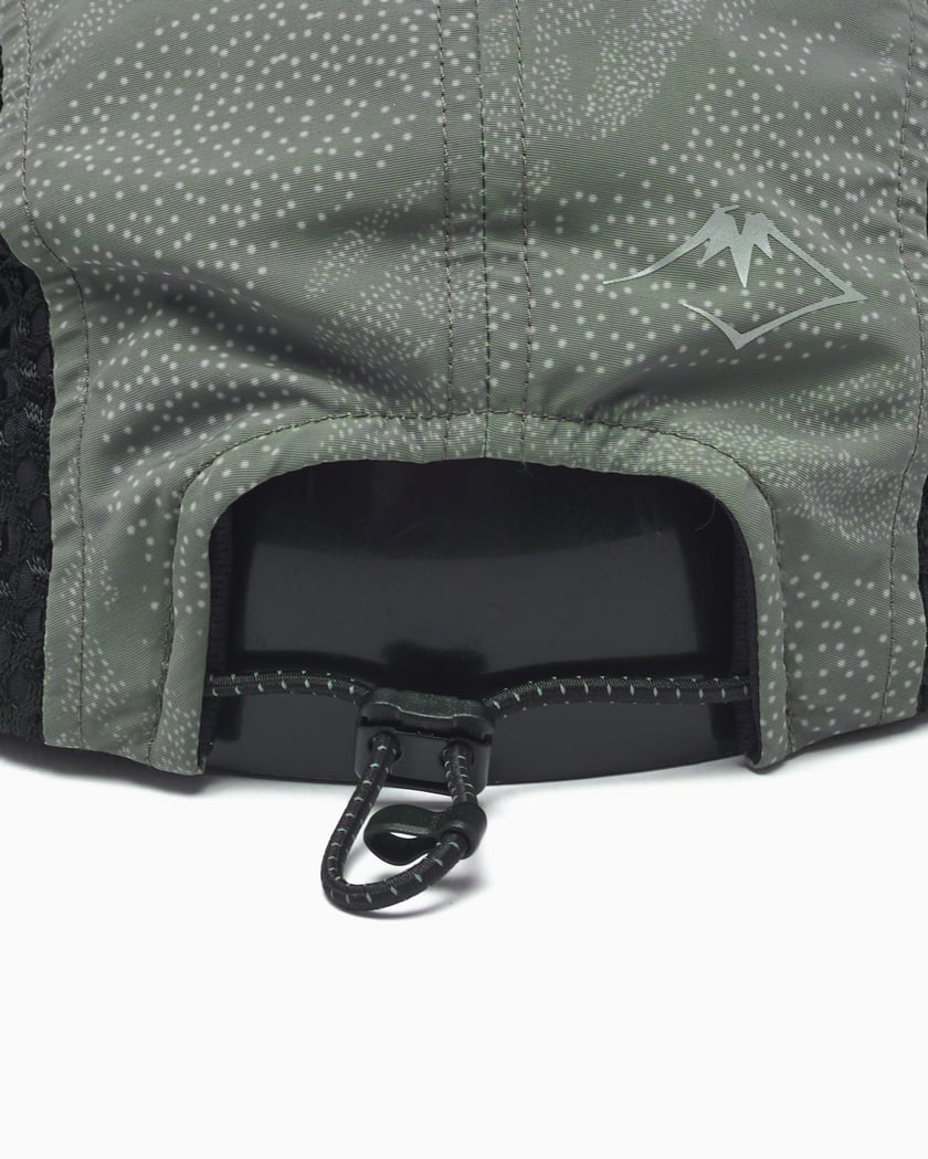 Cap ASICS Fujitrail Unisex Verde 3013A973-301 FOOTDISTRICT