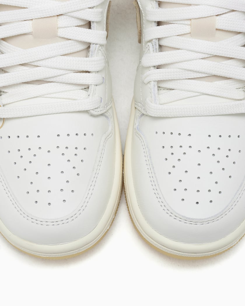 Air Jordan Women's 1 Low SE 