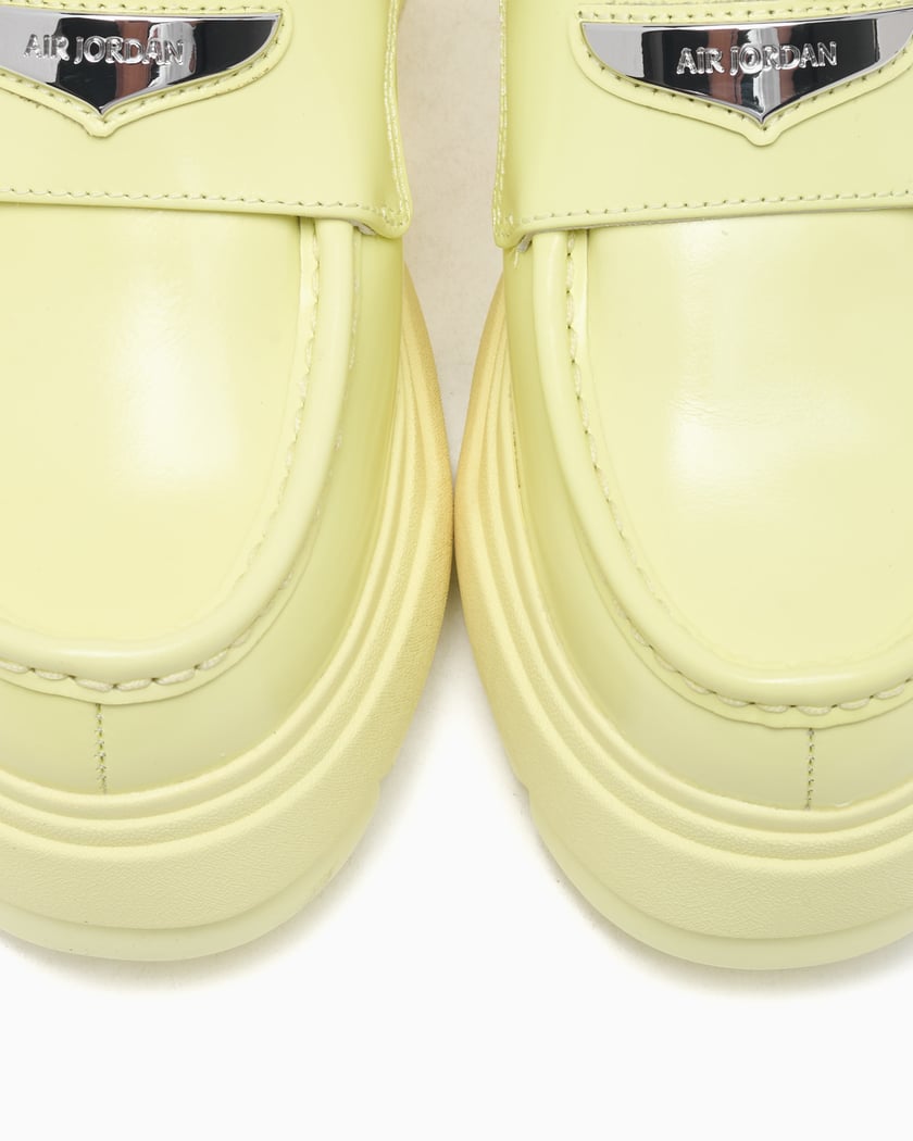 YELLOW DAM SNEAKER MULES 新品未使用 Air Jordan Women's Mule Yellow HJ4292-302 | FOOTDISTRICT