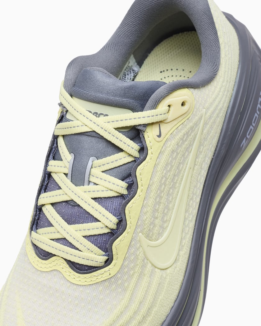 Nike Women's Vomero Plus SE Yellow IQ3440-751 | FOOTDISTRICT