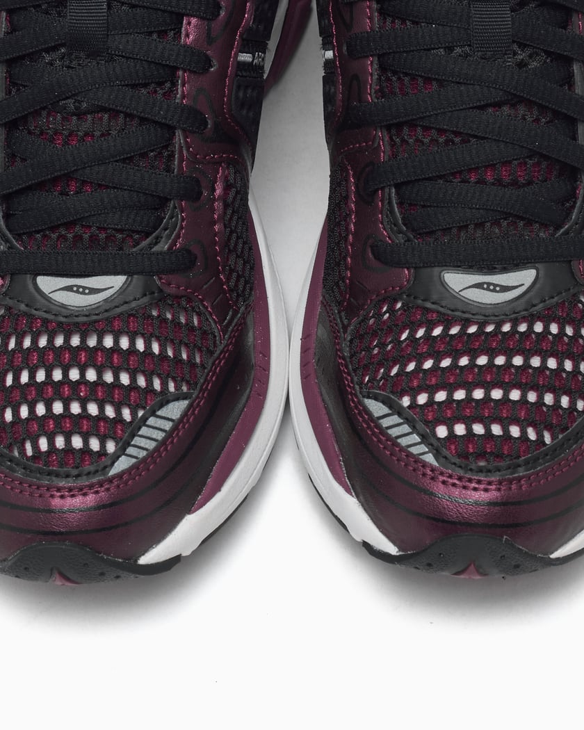 Saucony Progrid Triumph Black, Burgundy S70704-15 FOOTDISTRICT