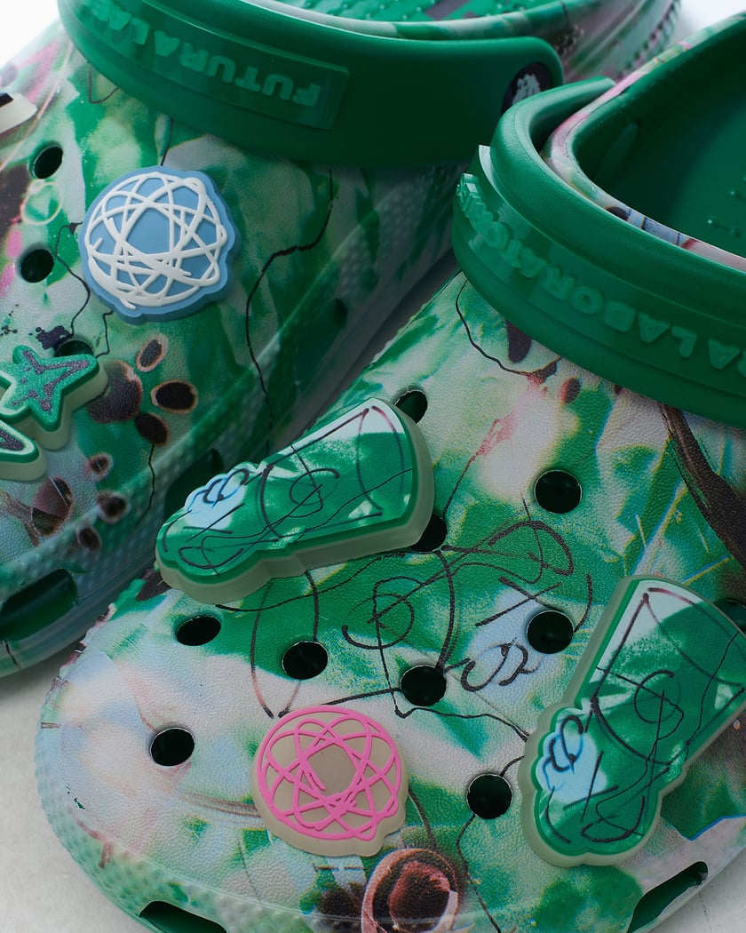 Crocs x Futura Laboratories Classic RO Clog Vert 209622 3WH FOOTDISTRICT