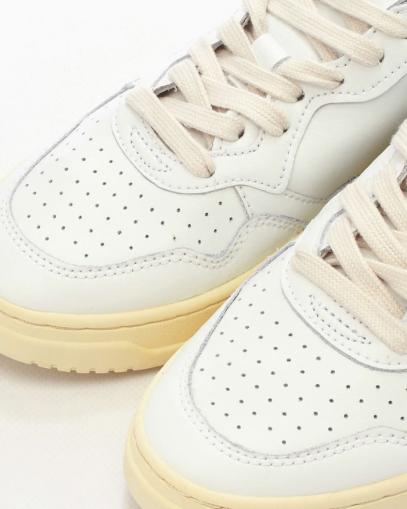 Nike medalist women's clearance