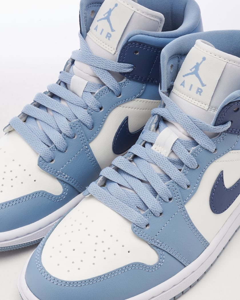 Air Jordan Women s 1 Mid Diffused Blue Blauw Wit BQ6472 140 FOOTDISTRICT
