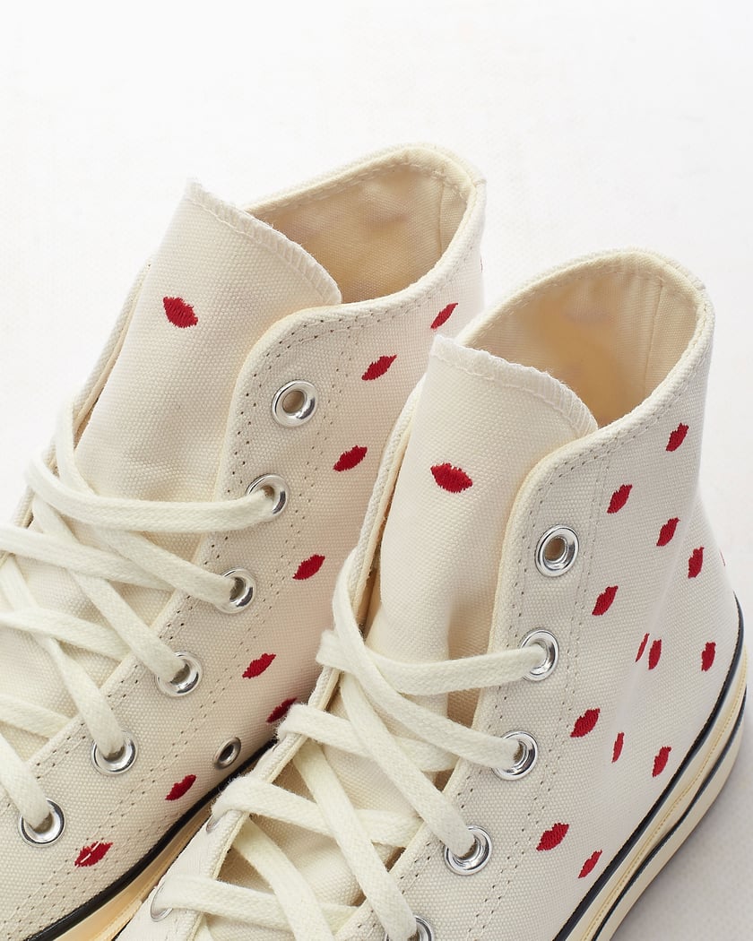 Converse sales with lips
