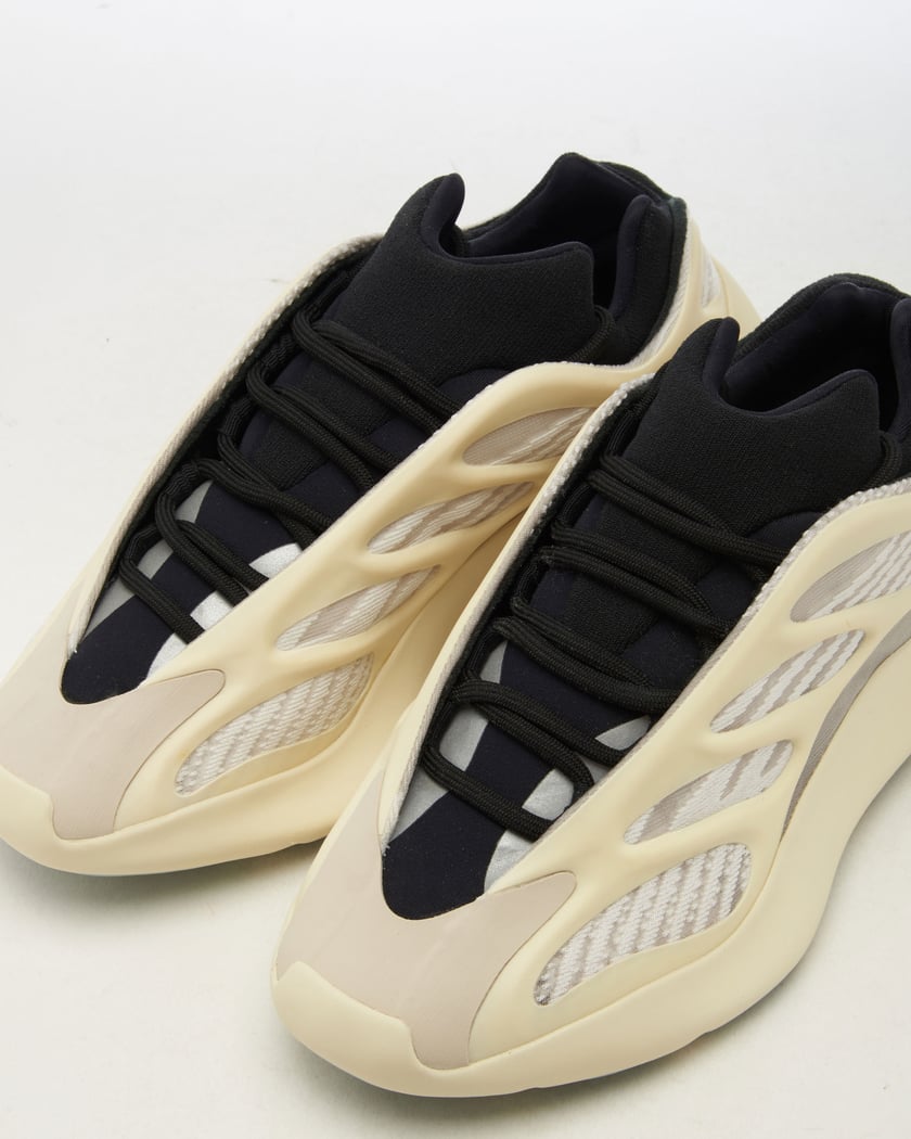 adidas Yeezy 700 V3
