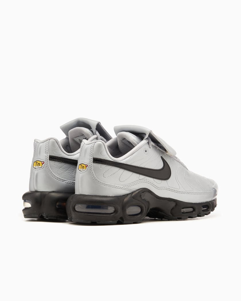 Nike Air Max Plus Tiempo Wolf Grey Gris HM6850 001 FOOTDISTRICT