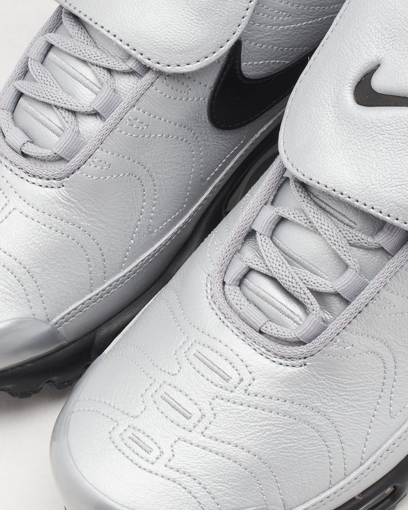 Nike Air Max Plus Tiempo Wolf Grey Gray HM6850 001 FOOTDISTRICT