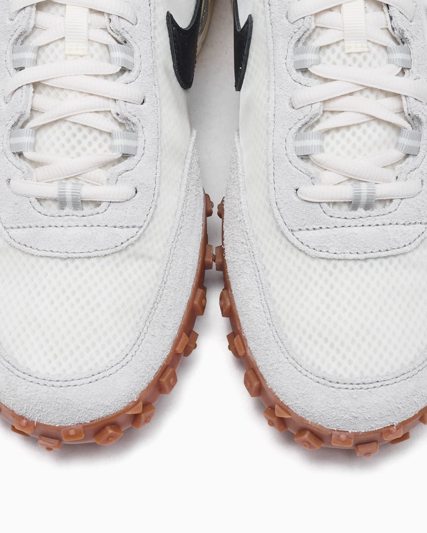 nike waffle all white