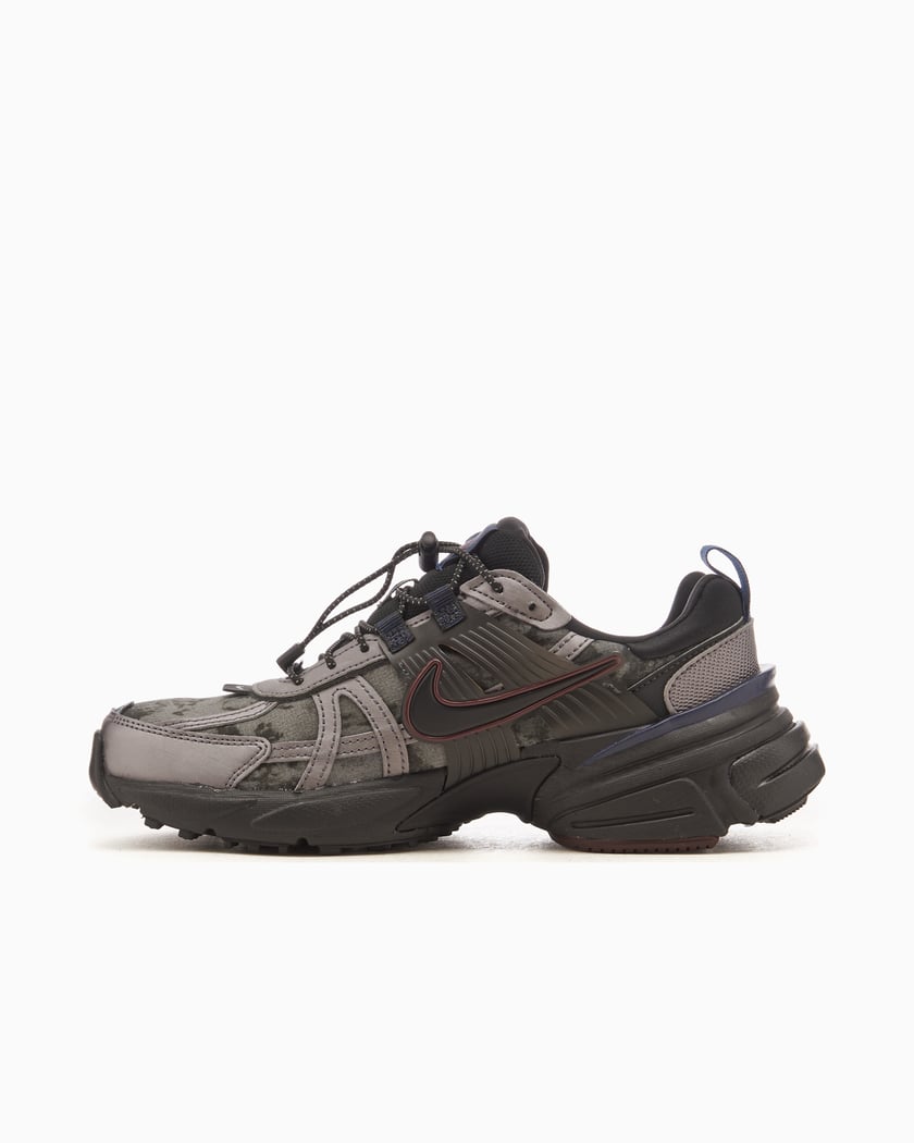 新品 Nike ナイキ V2K Run HQ4053-001 29.0 楽天市場】ナイキ V2K ラン NIKE V2K RUN メタリック