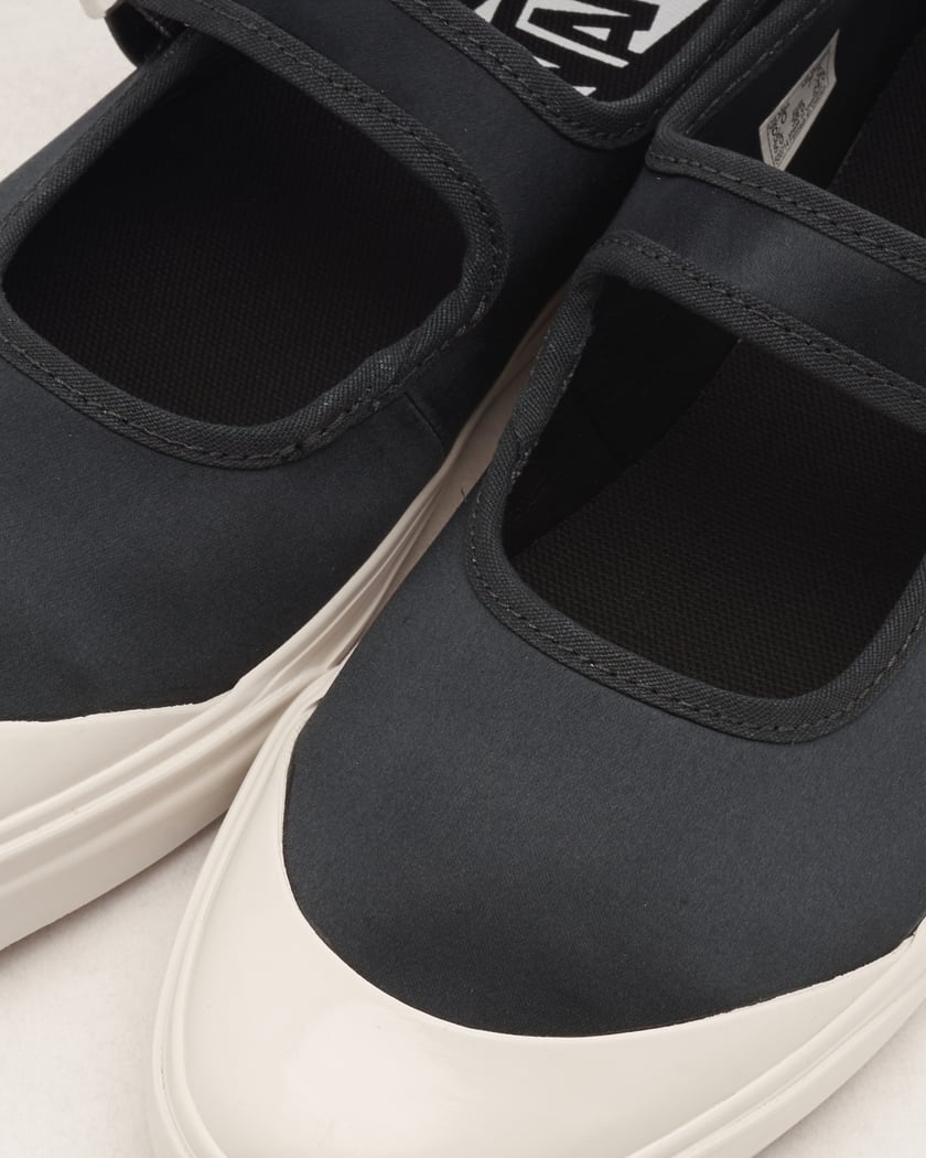 Vans Mary Jane Lo LX Pro Satin Jet Set Black VN000D34D6P | FOOTDISTRICT