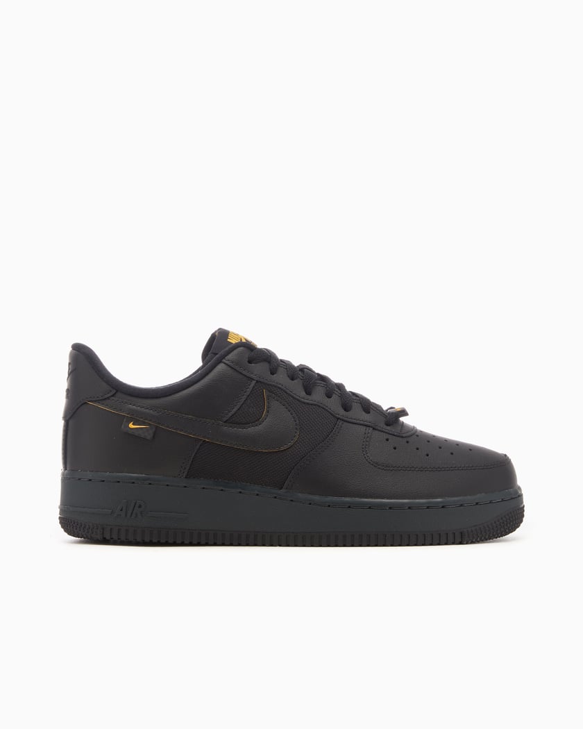 Nike Air Force 1 07 Black University Gold Zwart FZ4617 001 FOOTDISTRICT