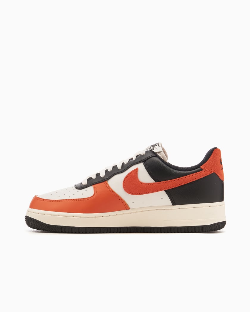 Nike Air Force 1 07 LV8 Bunt HQ4987 010 FOOTDISTRICT