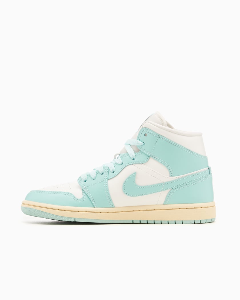 Air Jordan Women s 1 Mid