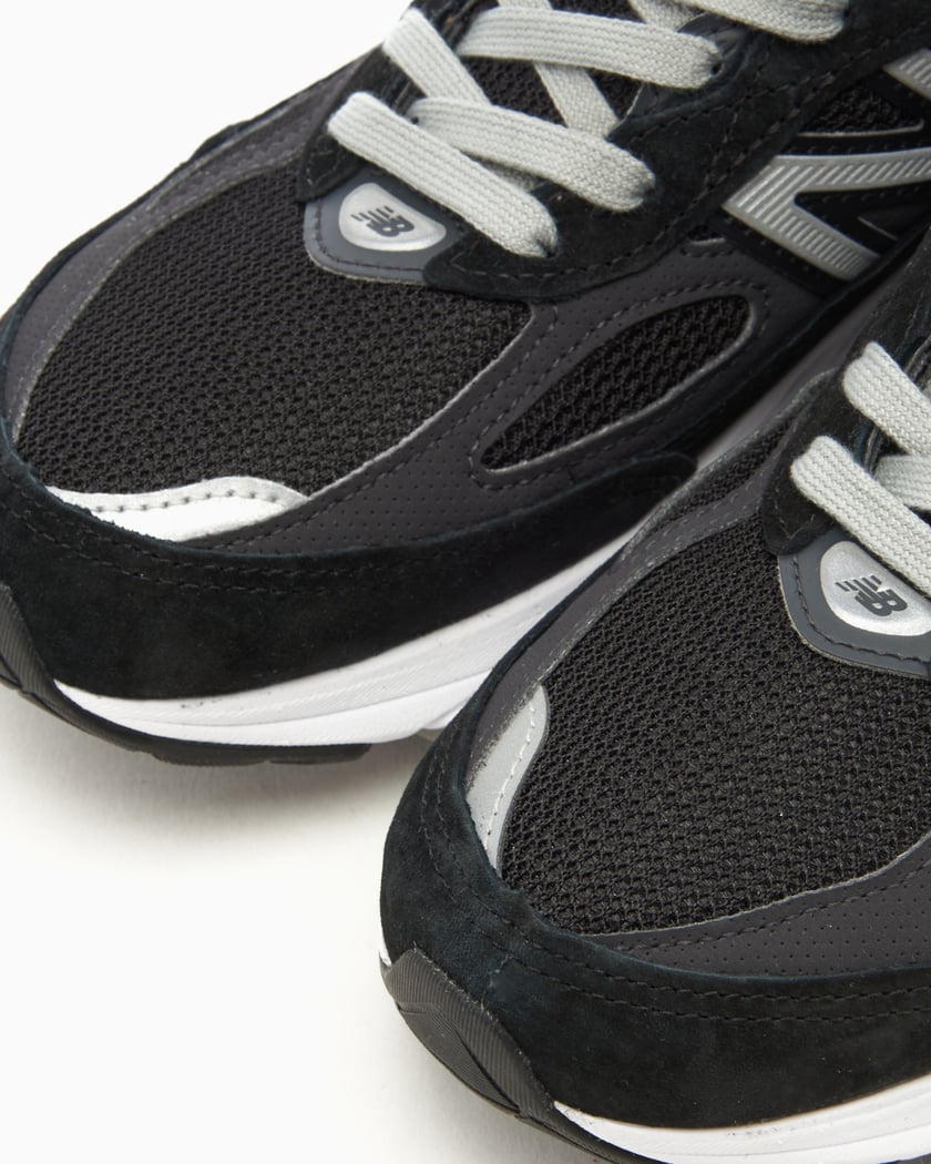 New Balance Women s W990v6 BK6