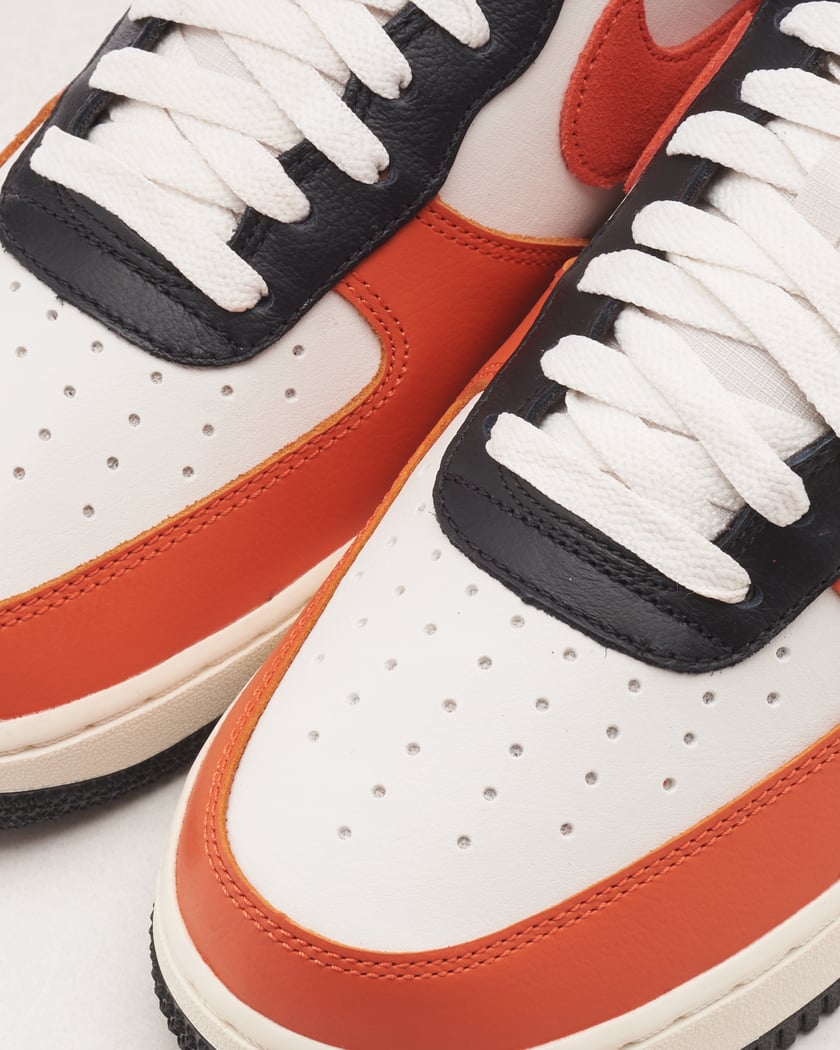 Nike Air Force 1 07 LV8 Bunt HQ4987 010 FOOTDISTRICT