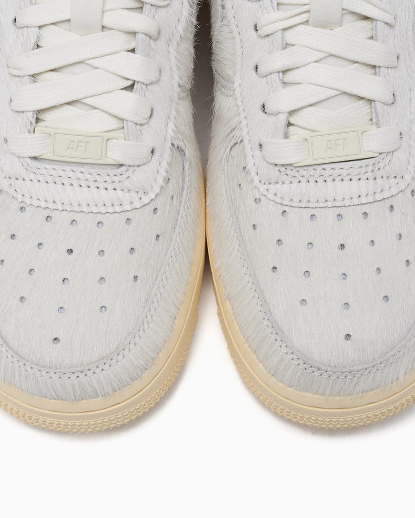 靴 Wmns Nike Air Force 1 '07 \"Sail/Pale Nike Wmns Air Force 1 07 SE AF1 Sail Glittery Suede Women