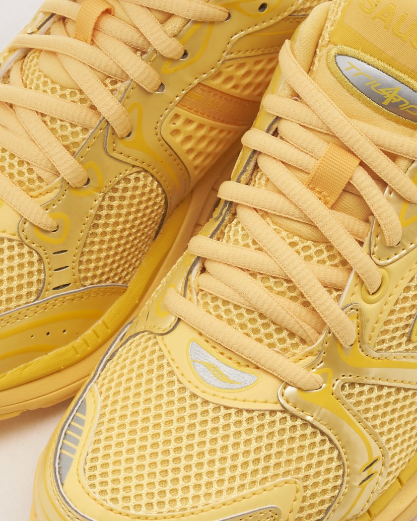 Saucony Women s Progrid Triumph 4 Amarillo S60817 2 FOOTDISTRICT