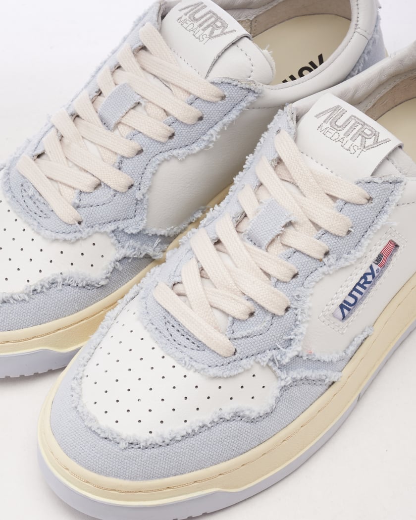 Autry Women's Medalist Low Blue, White AULWCB10 | FOOTDISTRICT