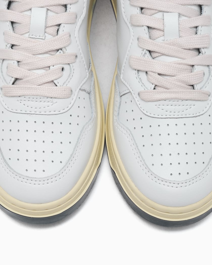 Autry x Maison Kitsuné Women's Medalist Low White AULWMK01 Autry x Maison Kitsuné Women's Medalist Low White AULWMK01