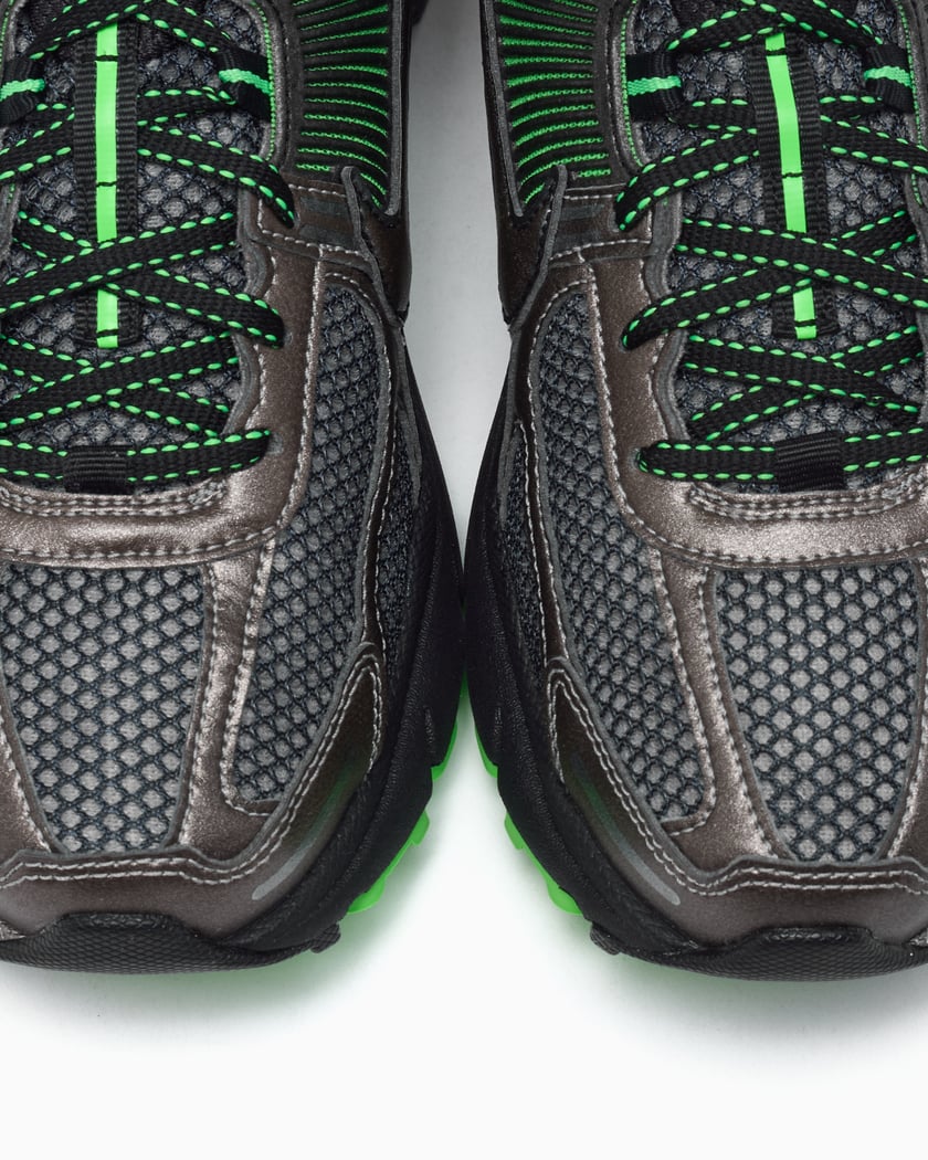 NIKE zoom vomero 5 se 完売モデル26.5cm NIKE zoom vomero 5 se 完売モデル26.5cm - メルカリ