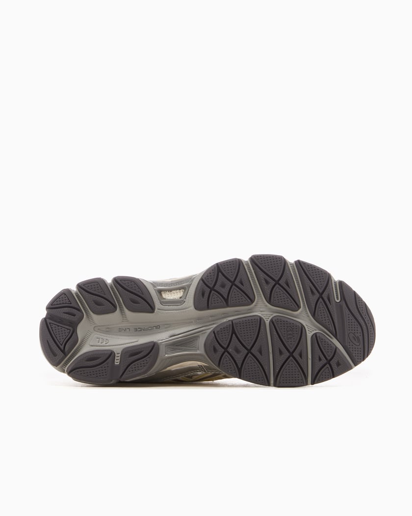 ASICS x EMMI Women s Gel NYC Silberfarben 1202A498 100 FOOTDISTRICT