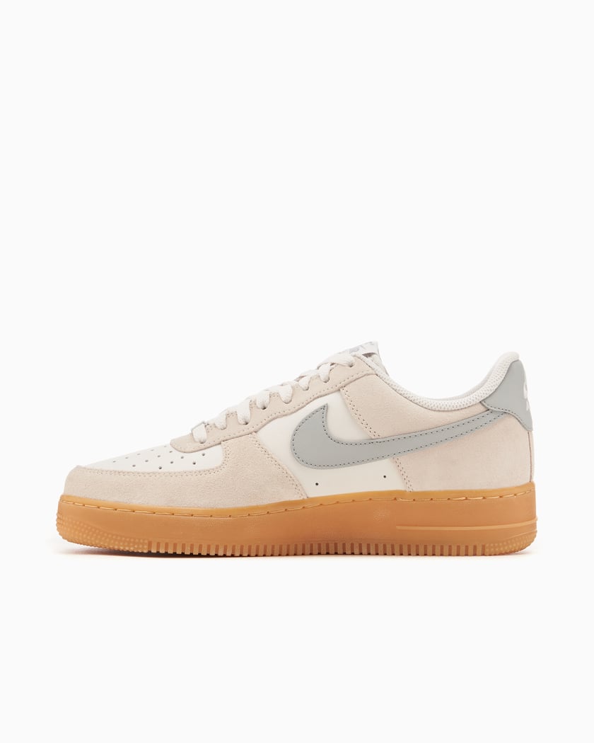 Nike Air Force 1 07 LV8