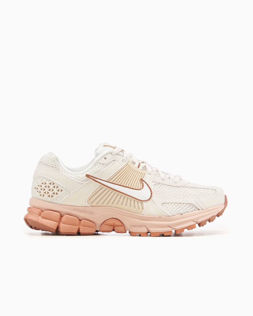 シューズ・サンダルその他 Nike Zoom Vomero 5 Women's Shoes FJ2028-101 Amazon.com | Nike Zoom Vomero 5 Women's Shoes (FJ2028-002