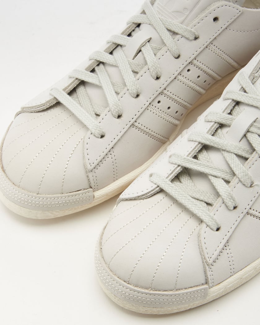 Buy Online adidas White 82 IG2477| at FOOTDISTRICT Originals Superstar