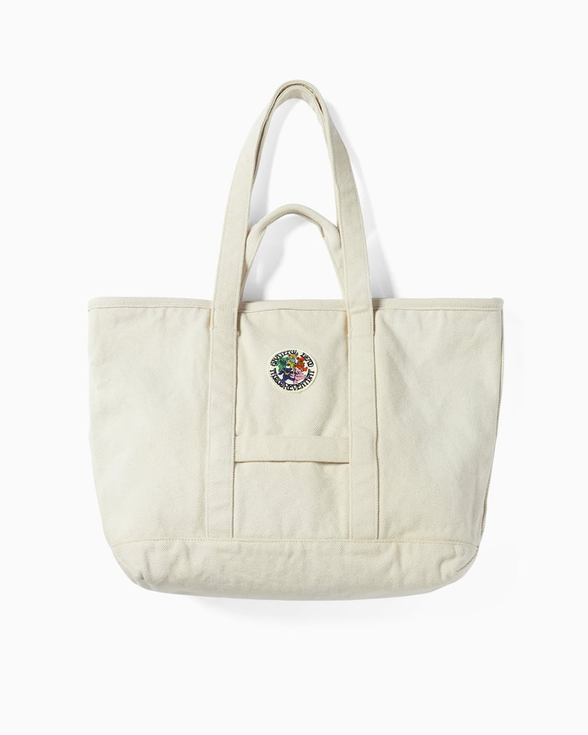 Base Field Tote XL | This is a(n)